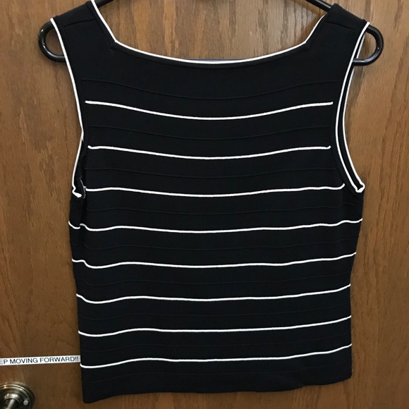 Old School Beach Sweater 🥰 - Picture 2 of 2